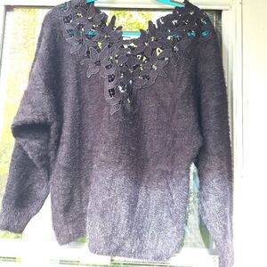 En Creme M/L black soft fuzzy sweater with lace